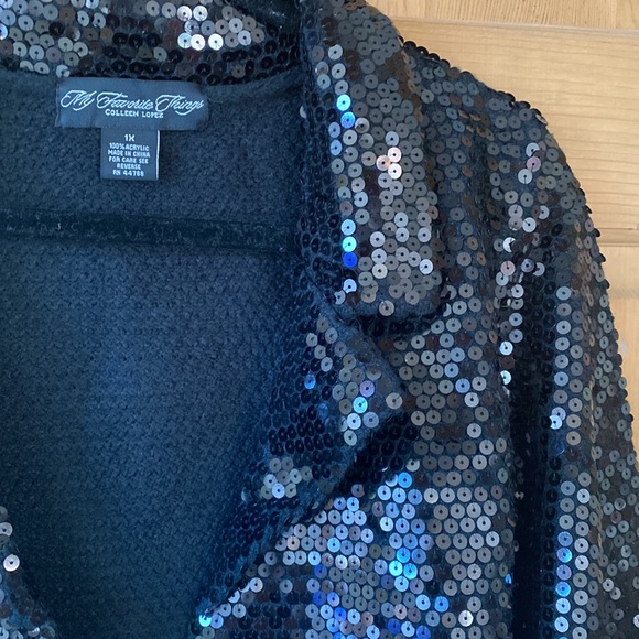 Woman’s Blazer Covered in sequins!🧥
My Favorite Things SZ 1X - Picture 9 of 9